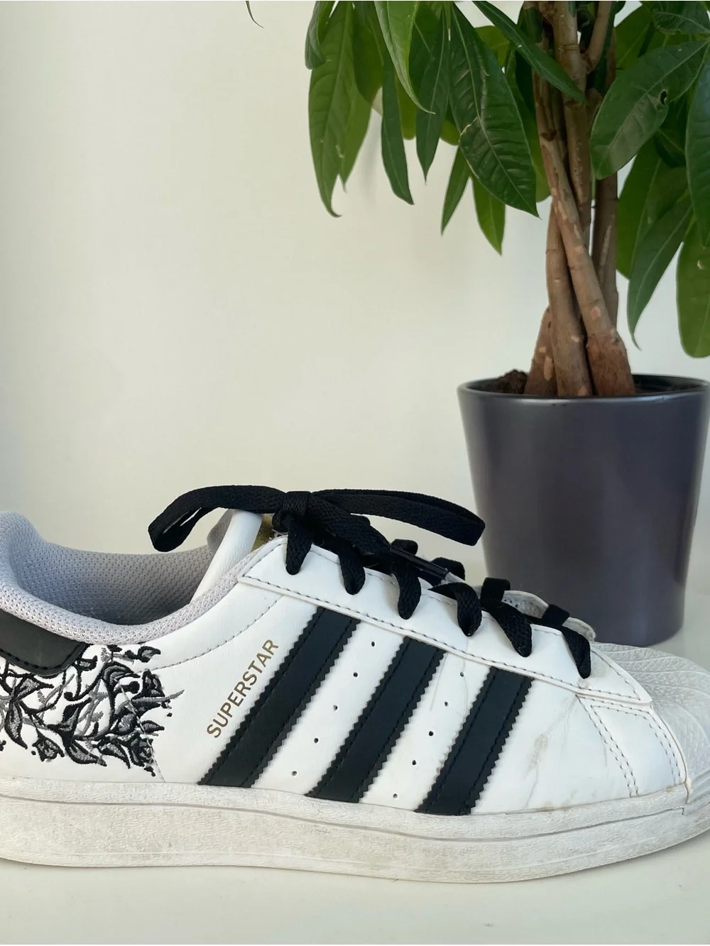 Women Size 7.5 adidas Shell Toe Superstar Floral Twist White Black Shoes